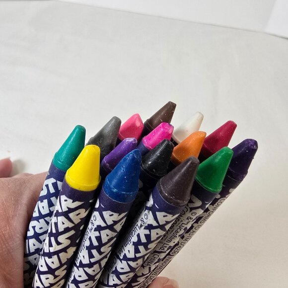 Vintage Star Wars Crayons Set of 16 Lucasfilm Licensed Collectible Kids Art (15) - Picture 4 of 4